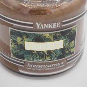 New Vintage Yankee Candle Mistletoe Housewarmer 14.5 oz Black Band Rare Retired